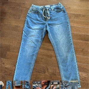 Like New Tribal Jogger Style Jeans Size 8